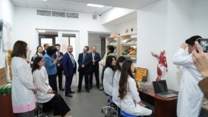 Xitoyning Shinjon tibbiyot Universiteti