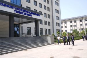 Toshkent davlat tibbiyot universiteti delegatsiyasi universitetning Termiz filialida
