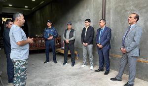 Rektor talabalarning hayoti va yashash sharoitlarini o‘rganmoqda