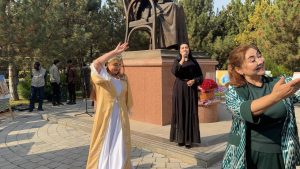 O'zbek Tiliga Davlat Tili Maqomi Berilishining 36 Yilligi: Toshkent Davlat Tibbiyot Universiteti Jamoasi Adiblar Xiyobonida!